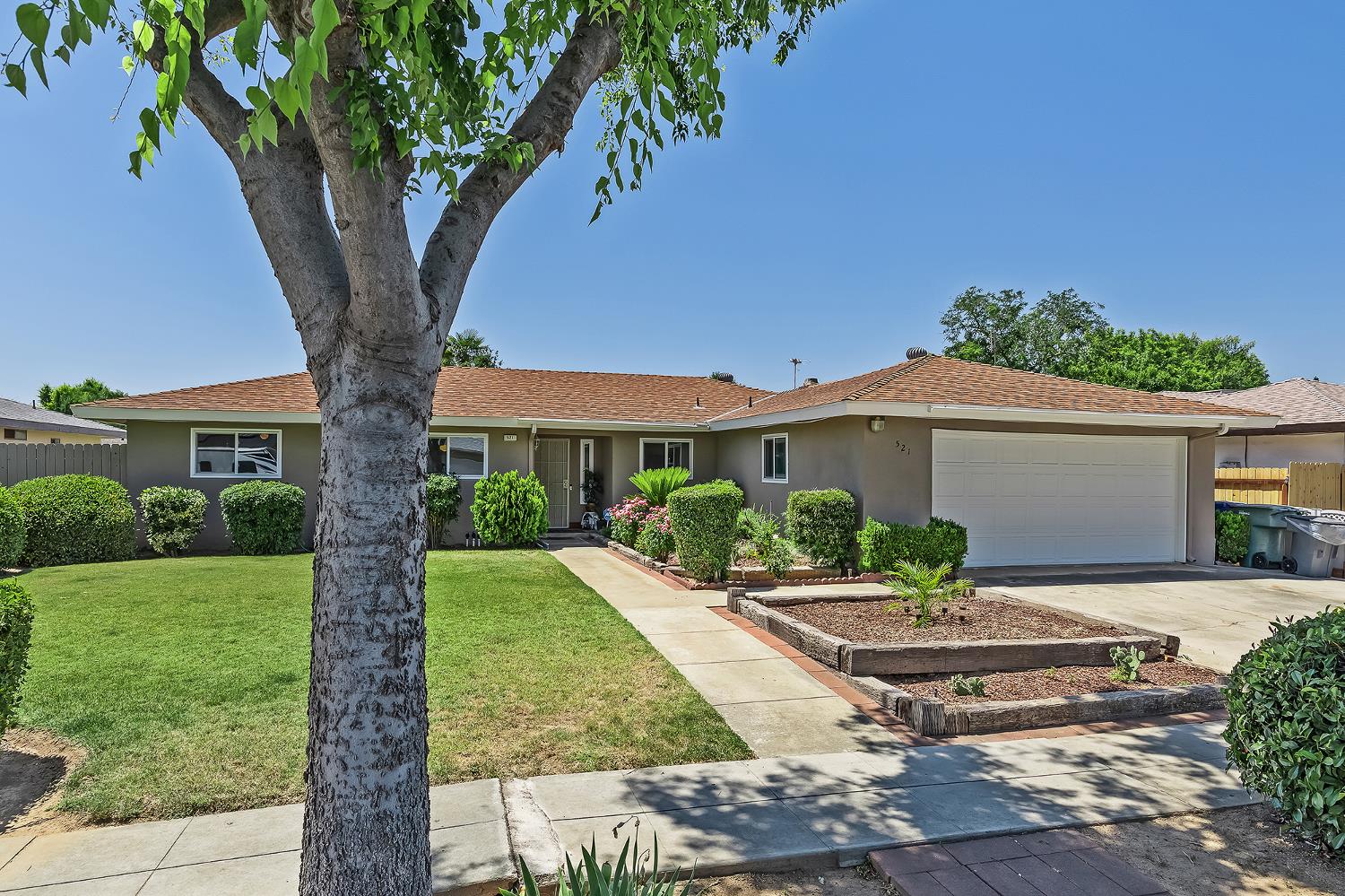 521 E Escalon Ave