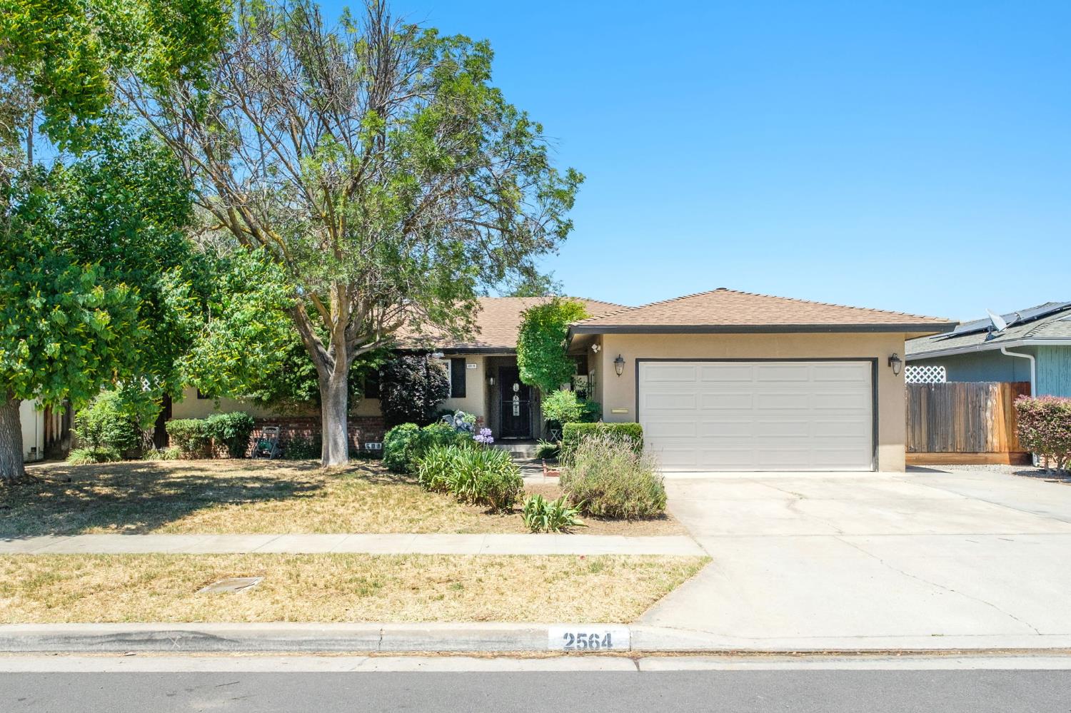 2564 E Los Altos Ave